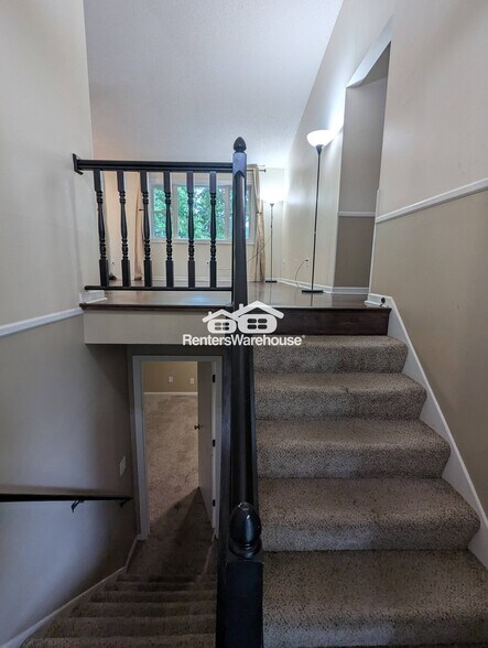 Building Photo - 1120 Westbury Cir