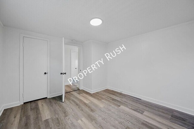 Building Photo - 424 Hedgewood Dr