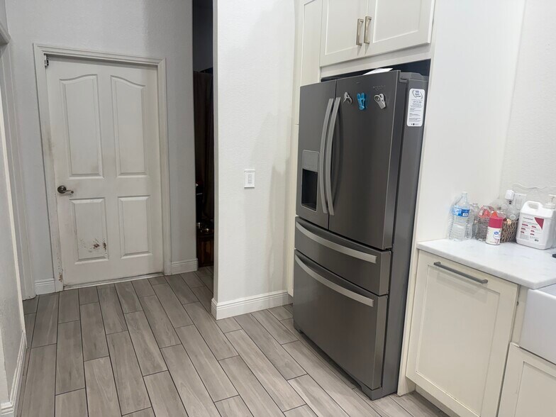 Kitchen - 5780 Osprey Rd