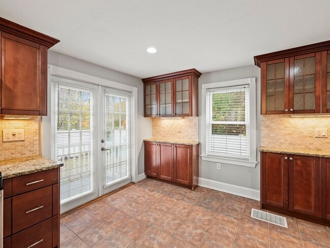 Building Photo - 27 Kilby St