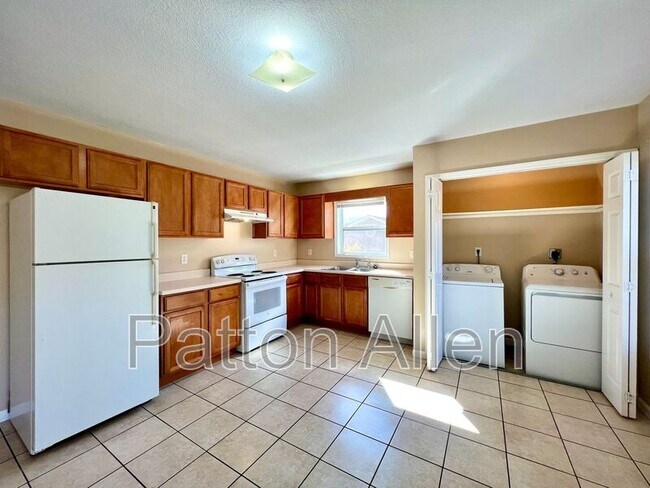 Building Photo - 8 Zell Ln