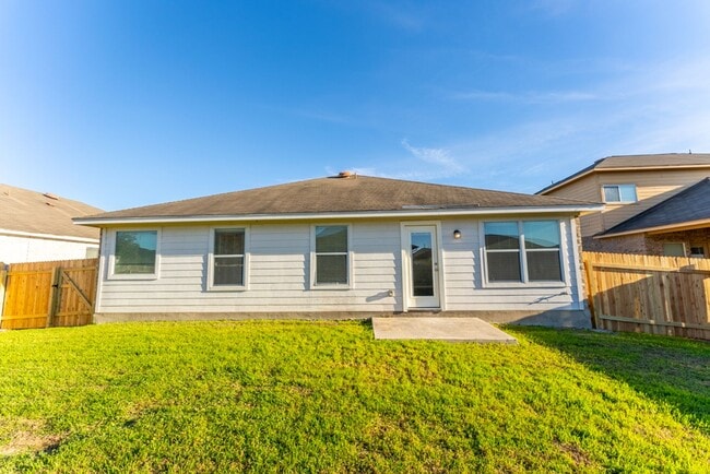 Building Photo - Charming Brick Home with Open Floorplan, Vaulted Ceilings, and Luxurious Amenities—Perfect for An...