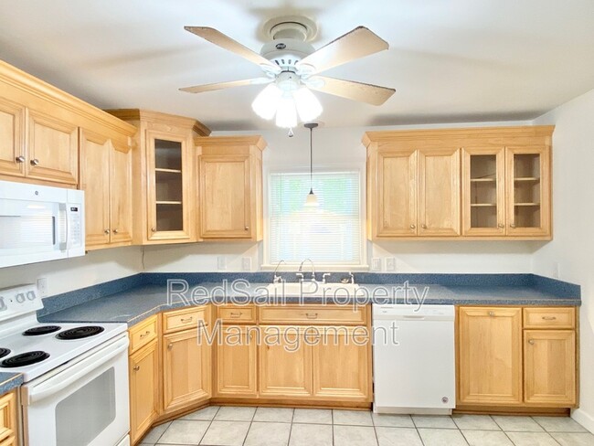 Building Photo - 220 Mona Dr