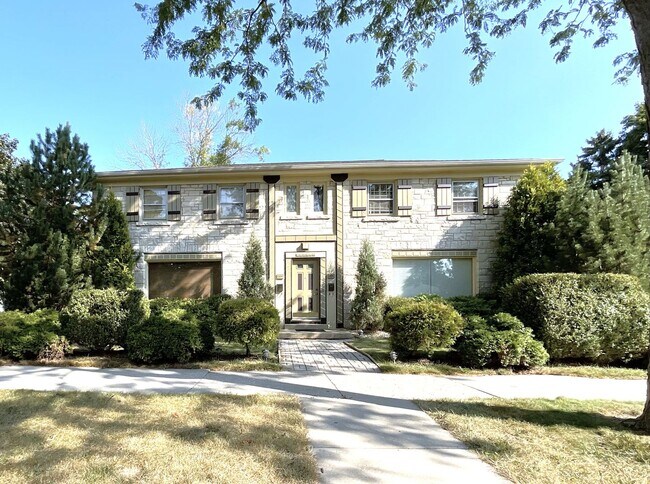 Building Photo - 1104/06 E Glendale Ave