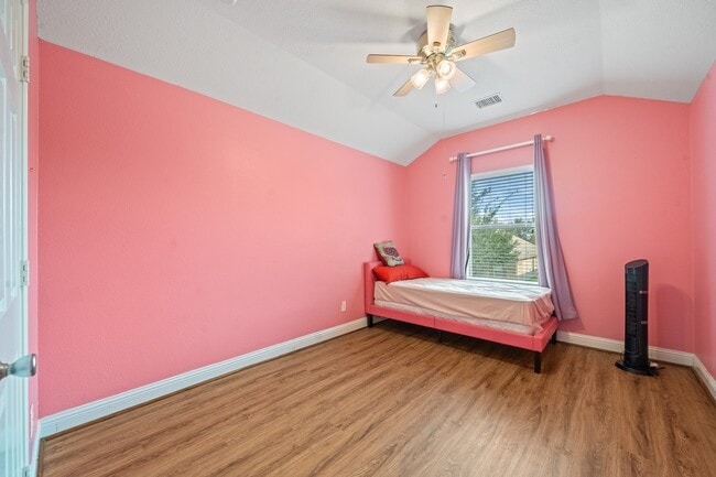 Building Photo - 16514 Sheffield Run Dr