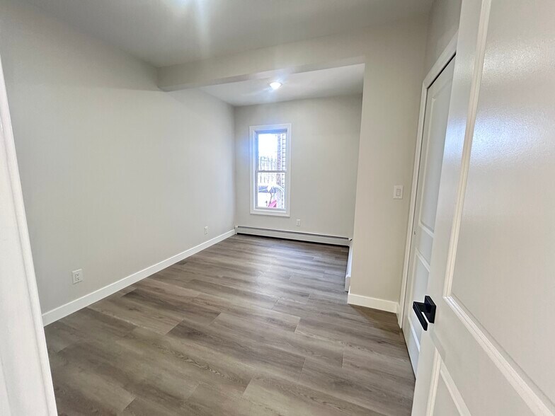 Building Photo - 510 17th St