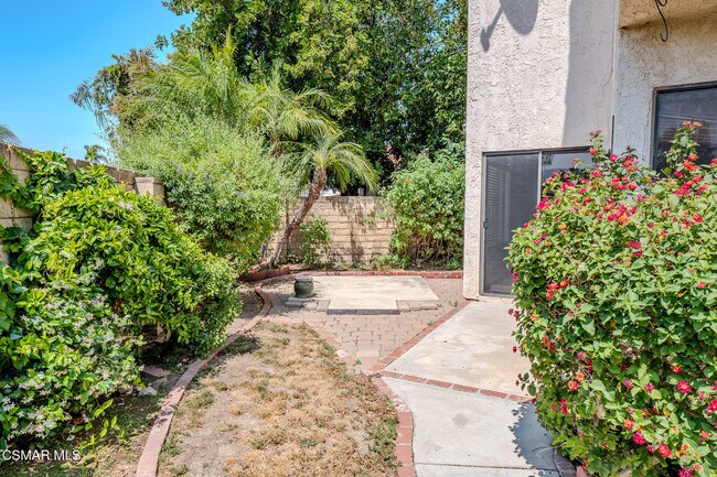 Building Photo - 2704 Simi Hills Ln