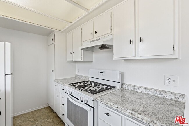 Building Photo - 1707 Keeler St