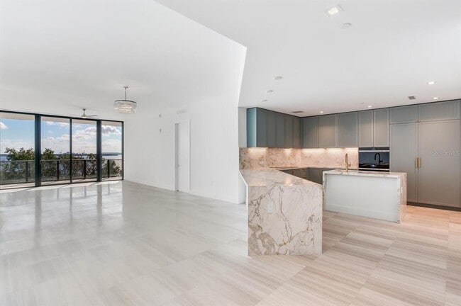 Building Photo - 2912 W Santiago St