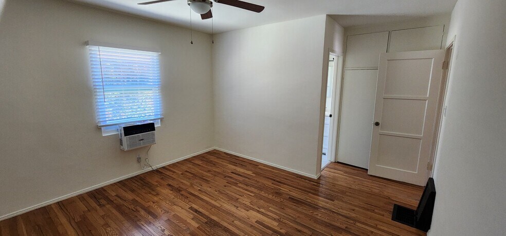 Building Photo - 2307 Kenmere Ave