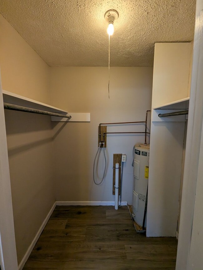 Building Photo - 2 Bedroom Apt in Columbia