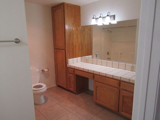 Building Photo - 507 Bakeman Ln