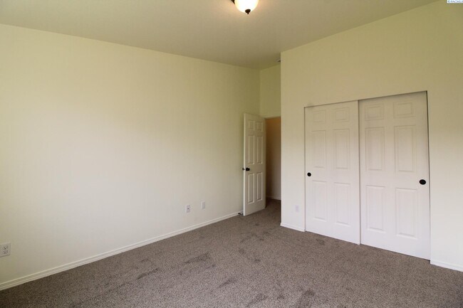 Building Photo - 3 bed, 2 bath home in Pasco