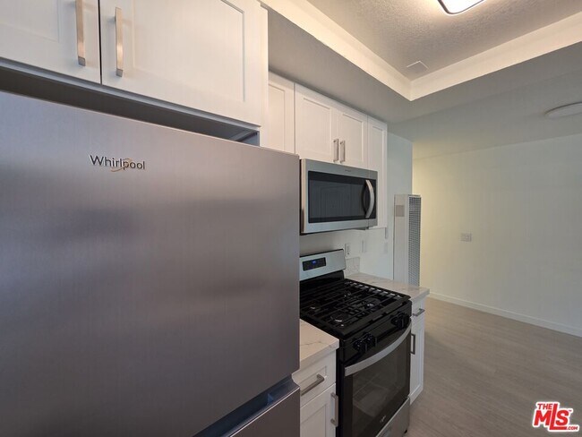 Building Photo - 912 N Ridgewood Pl