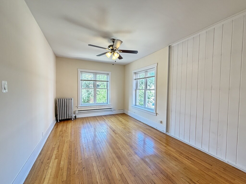 Building Photo - 934 W Cornelia Ave