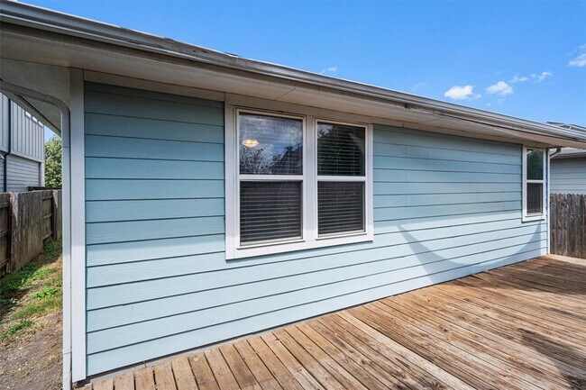 Building Photo - 5317 Daimler Dr