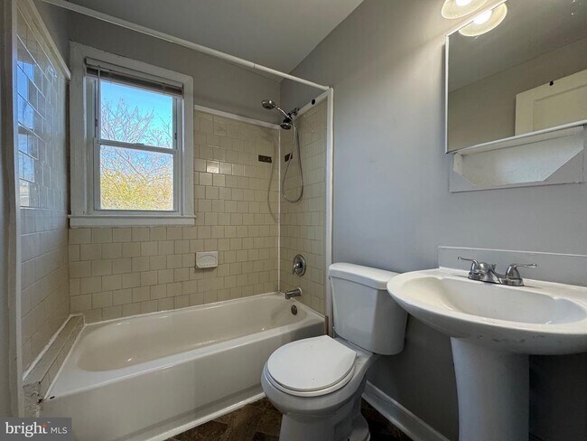 Building Photo - 320 Sollers Point Rd