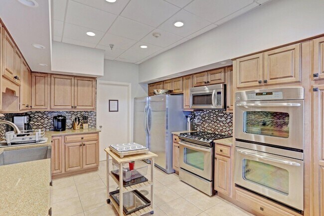 Building Photo - 5380 N Ocean Dr