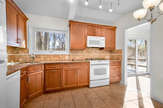 Building Photo - 25 Woodhollow Ln