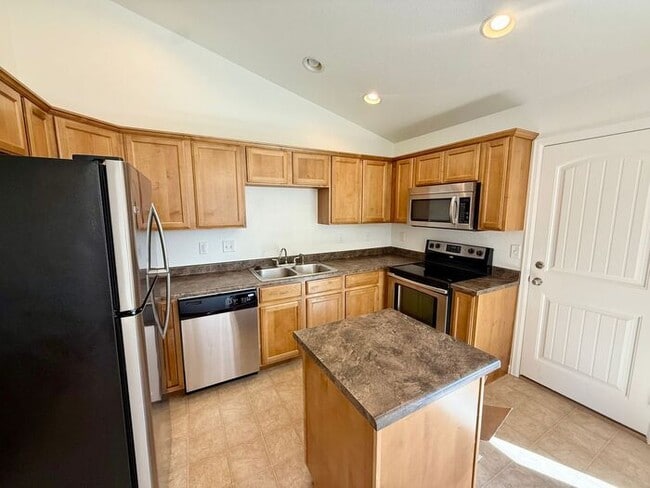 Building Photo - Well Maintained 4 Bed, 3 Bath Home in Anderson Farm!