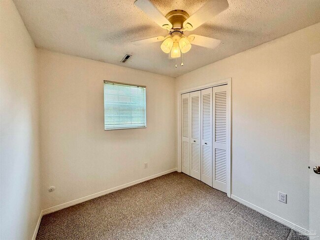 Building Photo - 204 Nandina Rd