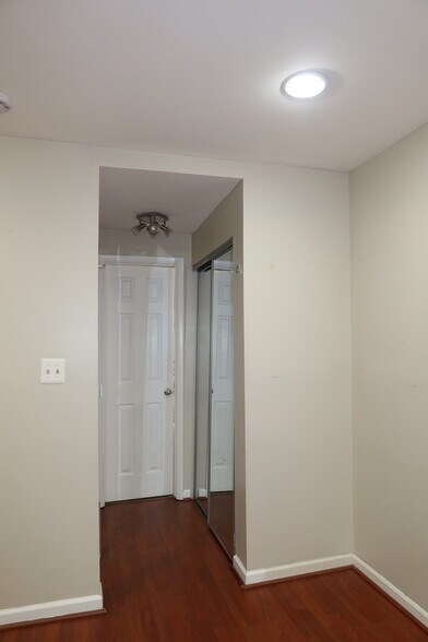 Building Photo - 1717 Ascot Way