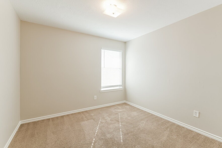 Building Photo - 19811 Lindenwick Ct