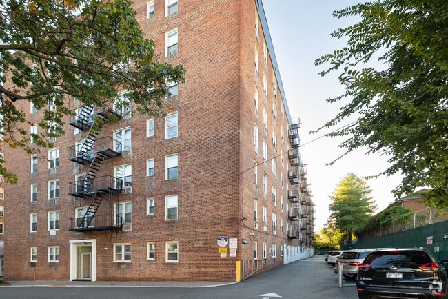 Building Photo - Valerie Arms Apartment