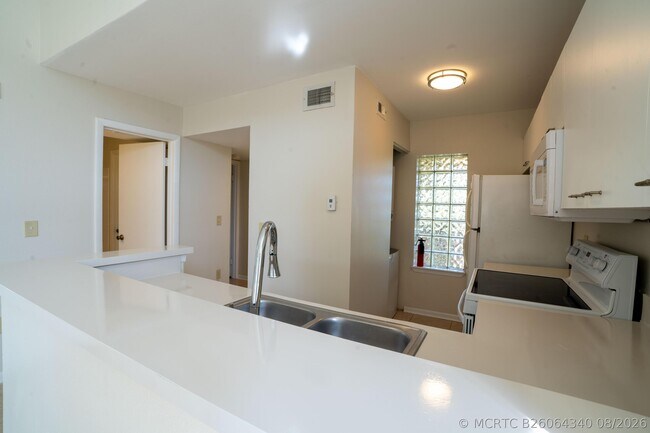 Building Photo - 4791 Via Palm Lakes