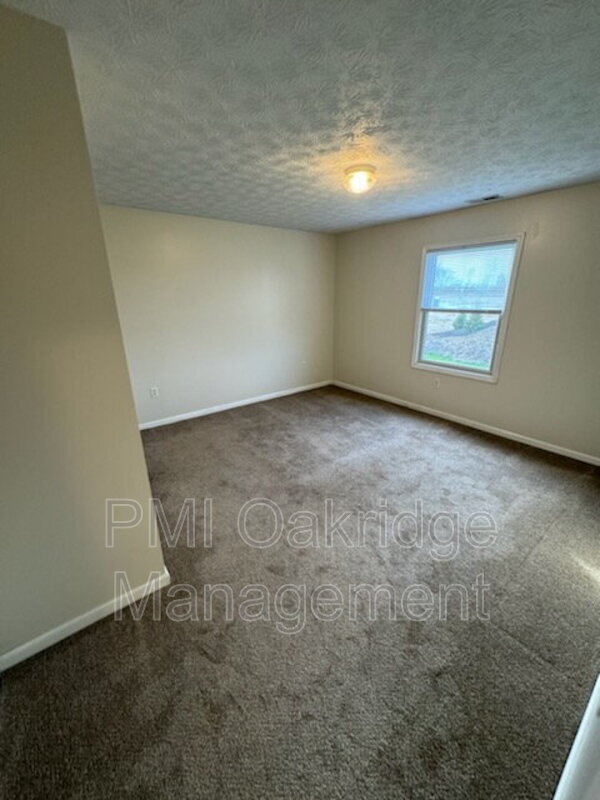 Building Photo - 121 Bruns Dr