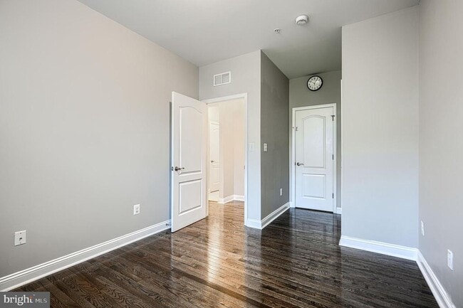 Building Photo - 601 Long Wall Dr