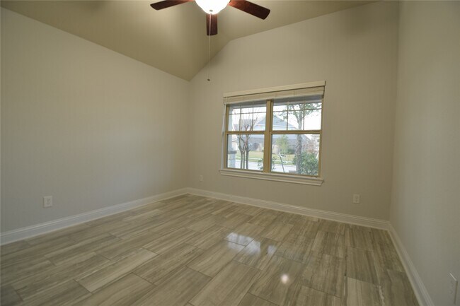 Building Photo - 16643 Highland Country Dr