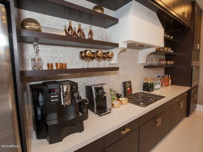 Building Photo - 7100 E Lincoln Dr