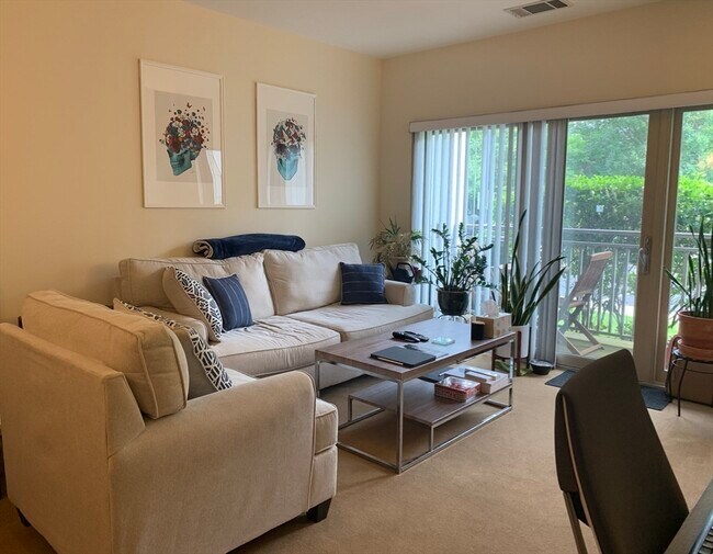 Building Photo - 5 Repton Cir