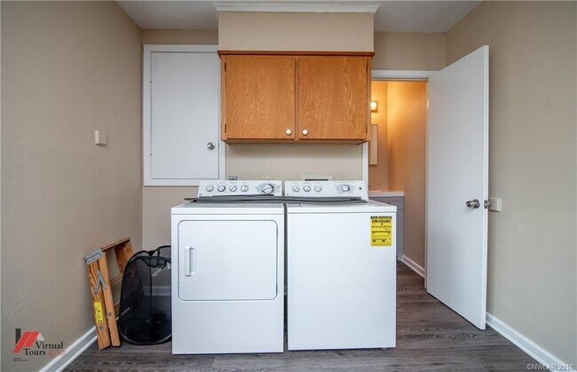 Building Photo - Charming 3 Bedroom Home in South Highland ...