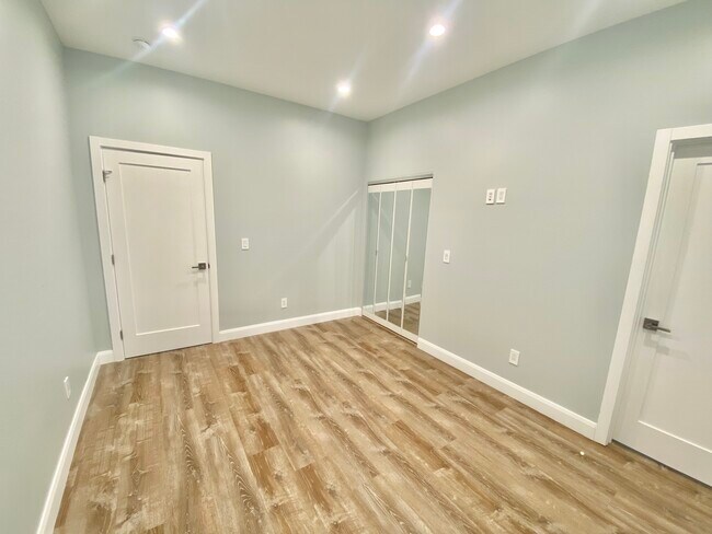 Building Photo - 1608 W Clark Ave