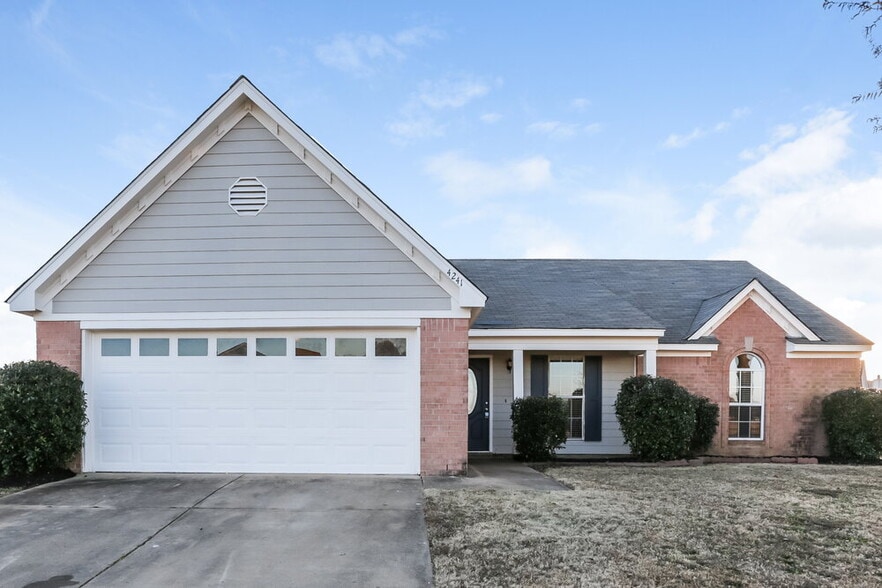Primary Photo - 4241 Meadow Creek Dr
