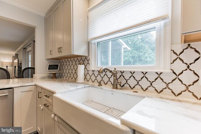 Building Photo - 9911 Barnsbury Ct