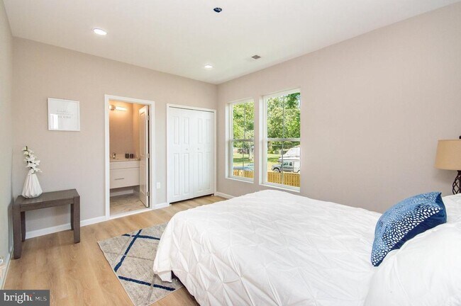 Building Photo - 8830 Badger Dr