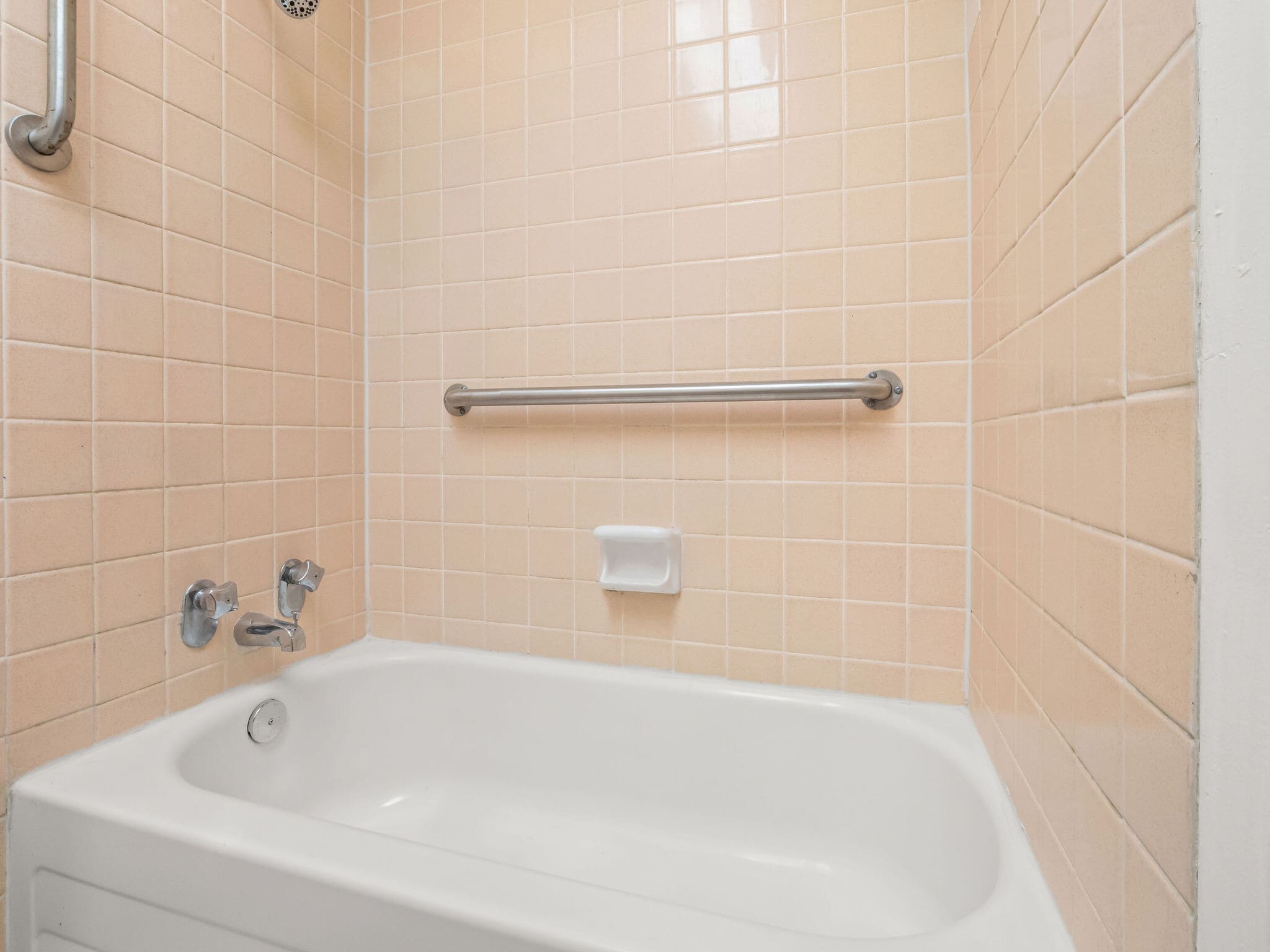 Building Photo - 710 Iris St