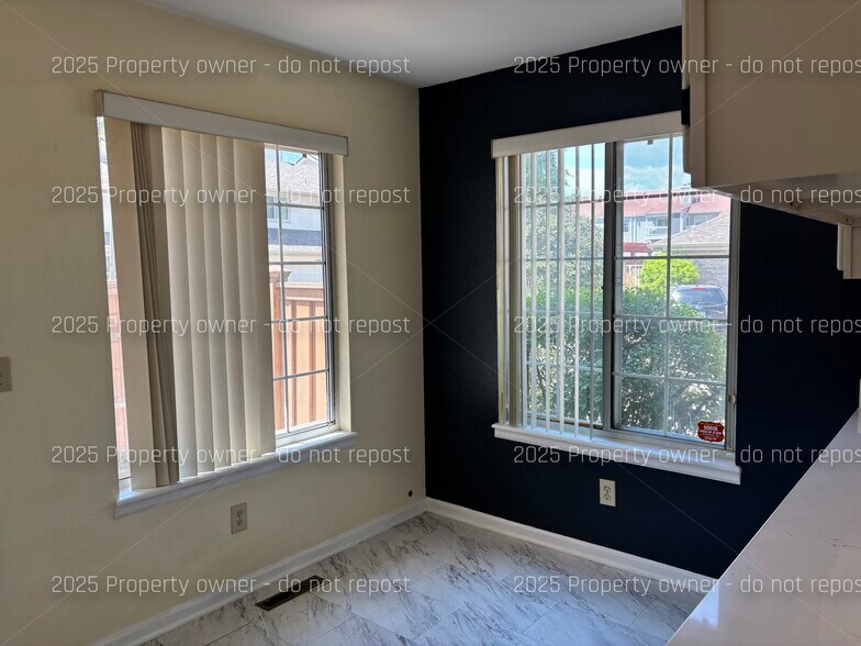 Breakfast nook - 2010 S Xenia Way