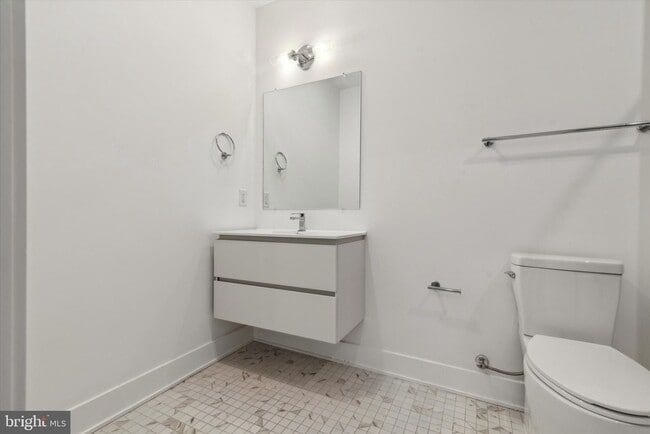 Building Photo - 5545 Pulaski Ave