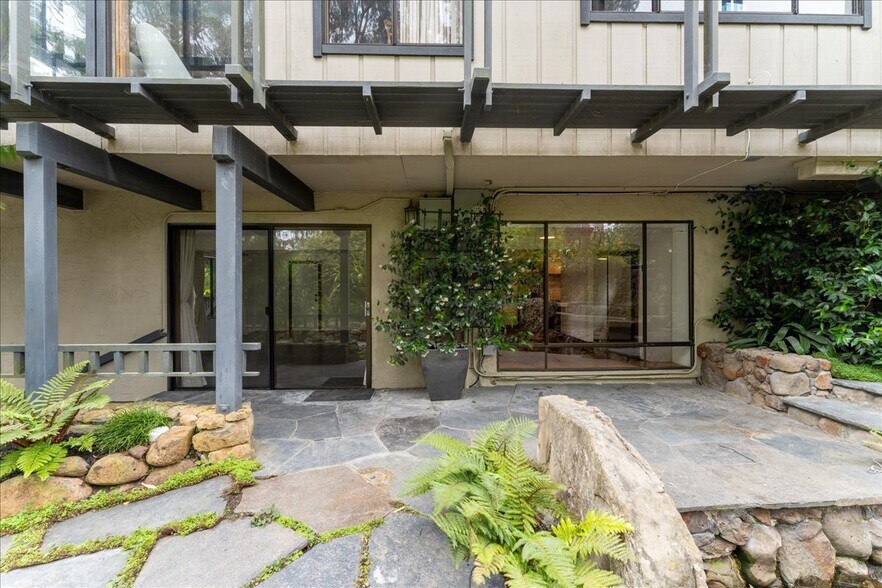 Living room enterence - 473 Panoramic Hwy