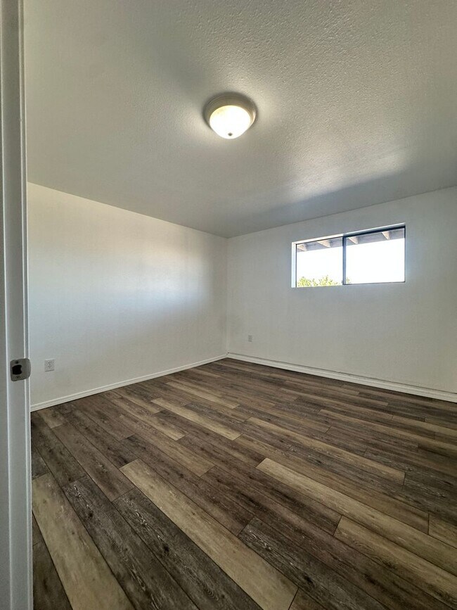 Building Photo - 1826 Rocklund Dr