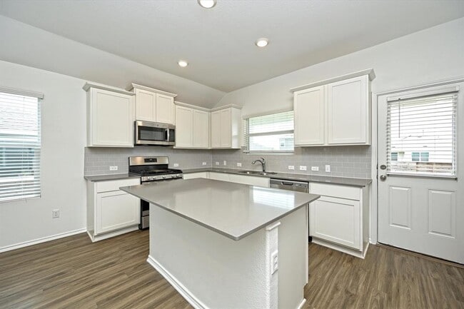 Building Photo - 180 Madrid