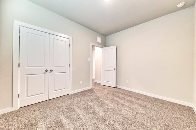 Building Photo - 311 Ravens Crst Dr