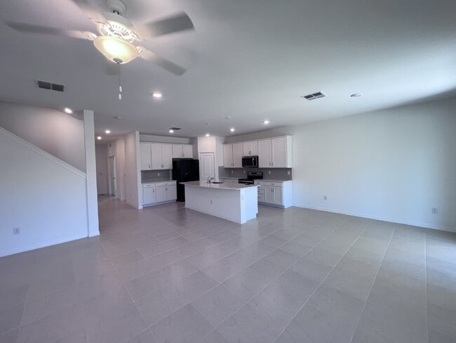 Building Photo - Available NOW! Epperson lagoon 4 Bed, 2.5 Bath Home in Wesley Chapel, FL - A Must-See Rental Prop...