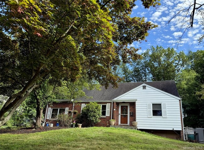 Primary Photo - 8 Windmill Ln