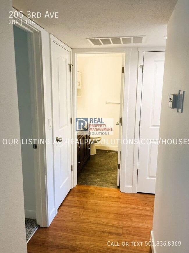 Building Photo - 205 3rd Ave