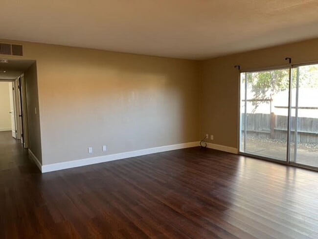 Building Photo - Charming 3 Bed 1 Bath Single Story Home